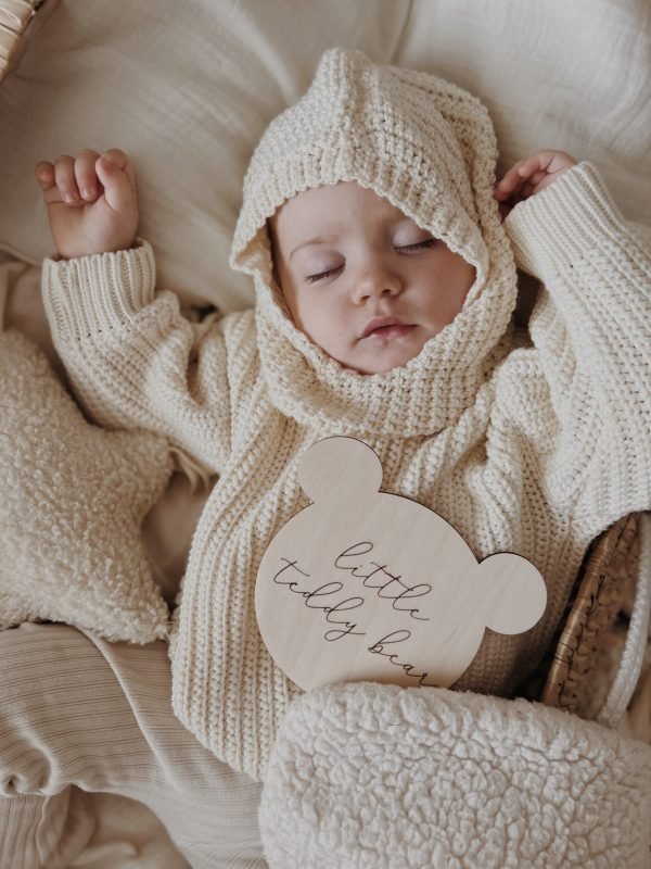 Assiette en bois 'Petit ours en peluche'.