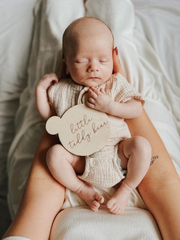 Assiette en bois 'Petit ours en peluche'. – Image 2